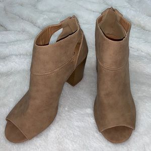 🌷NWOB Qupid Tan Open Toe Ankle Booties Size 8